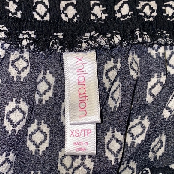 Xhilaration XS shorts black & white with pockets​​ - Picture 2 of 4